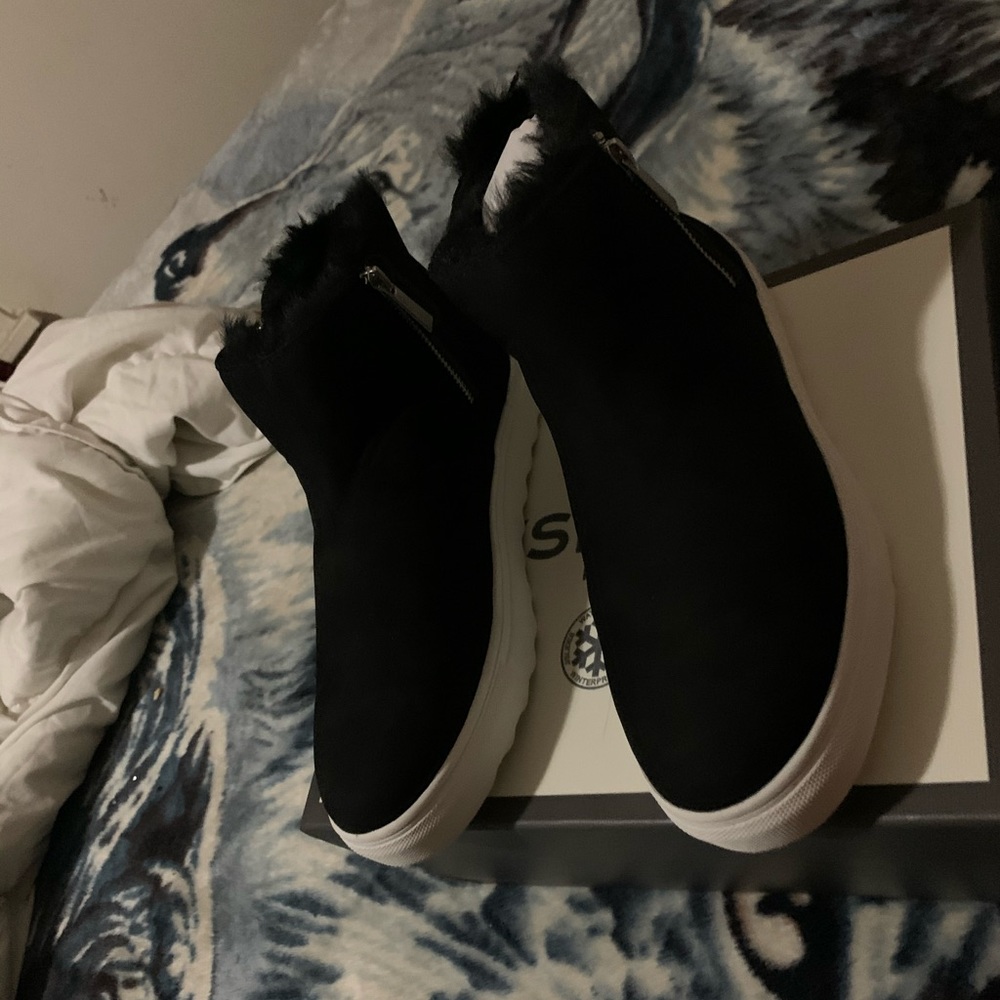 Js slides water proof men’s size 9